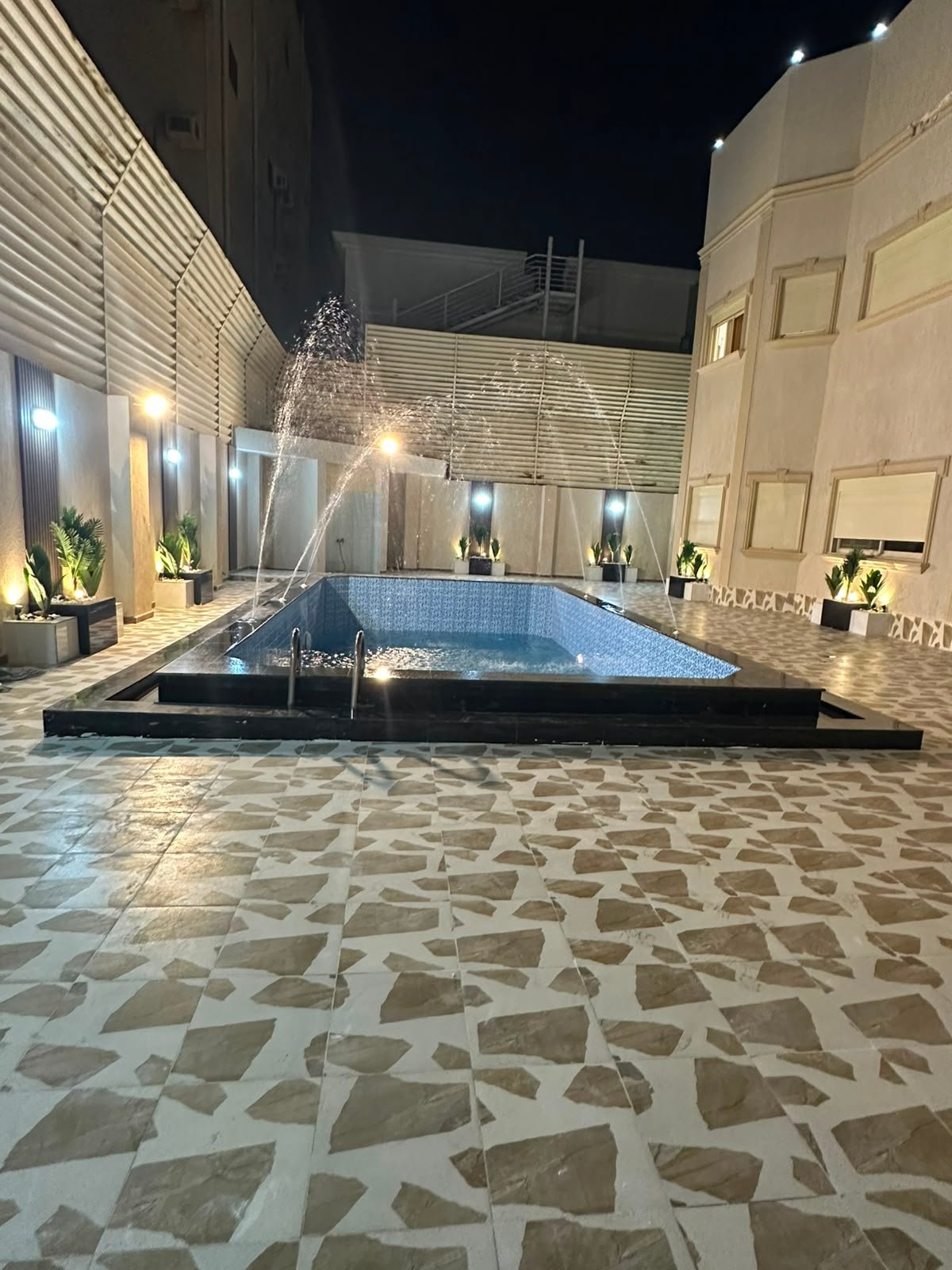 تأسيس تطبيق كهربائي وسباكه كامله